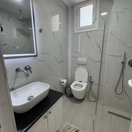 Caushi Apartment *