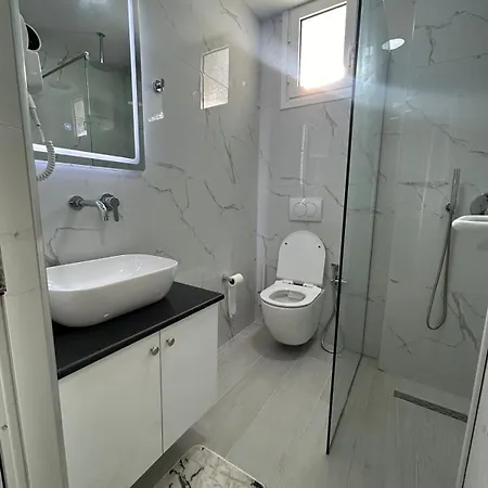 Caushi Apartment *