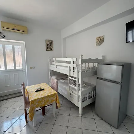 Caushi Apartment *