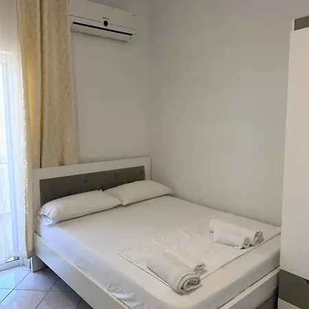 Caushi Apartment *