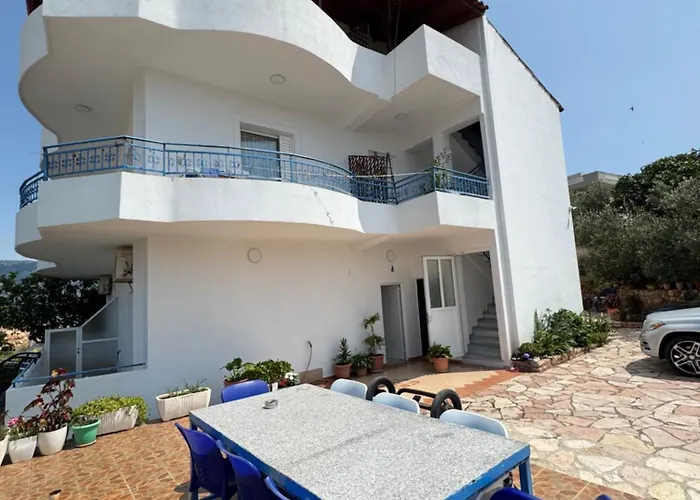 Apartament Caushi *